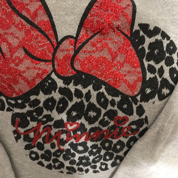 Bundle - sweater, capris and tank top - Picture 2 of 8